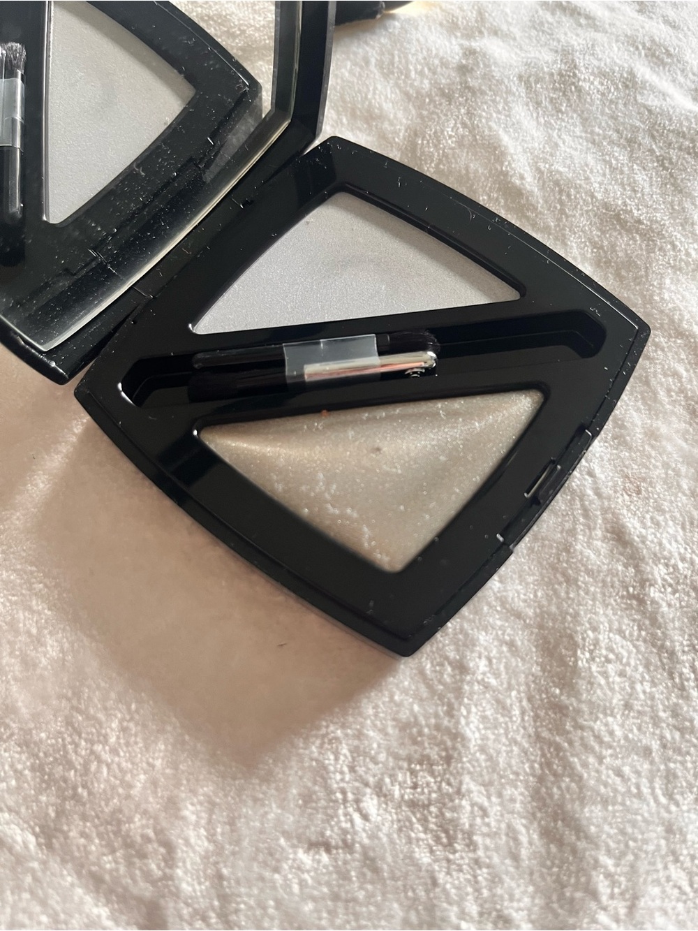 CHANEL White Silver Highlighter Duo